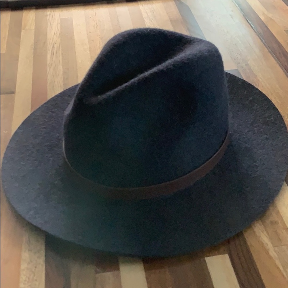 Blue classic brim hat